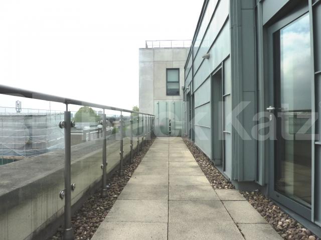 			AMAZING 2 BED 2 BATH IN THE HEART OF CAMDEN!, 2 Bedroom, 1 bath, 1 reception Flat			 Lockhouse, Oval Road, CAMDEN